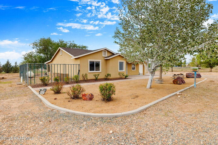 Property Photo: 25800 N Poppy Drive AZ 86334