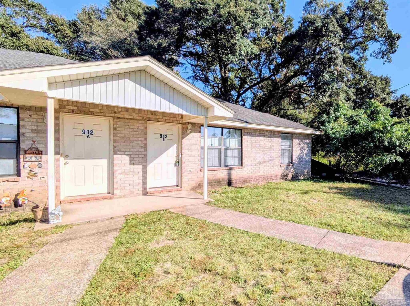 Property Photo: 912 Rentz Ave B FL 32507