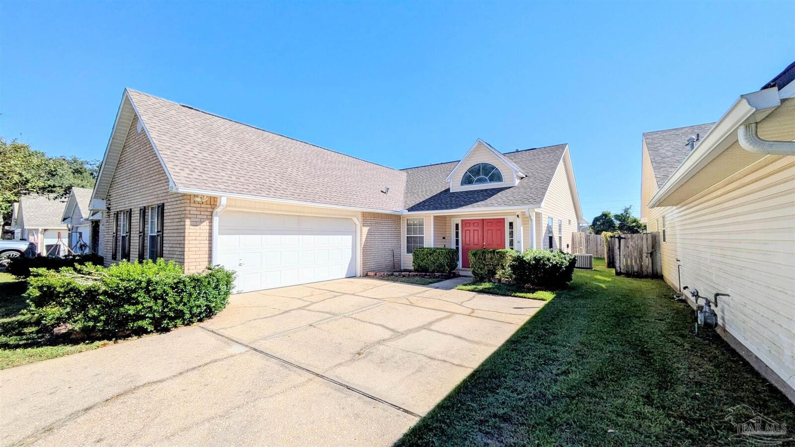 Property Photo: 213 Mirabelle Cir FL 32504