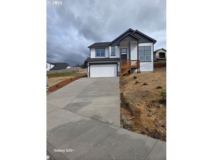 Property Photo: 34740 Lahaina Loop OR 97135
