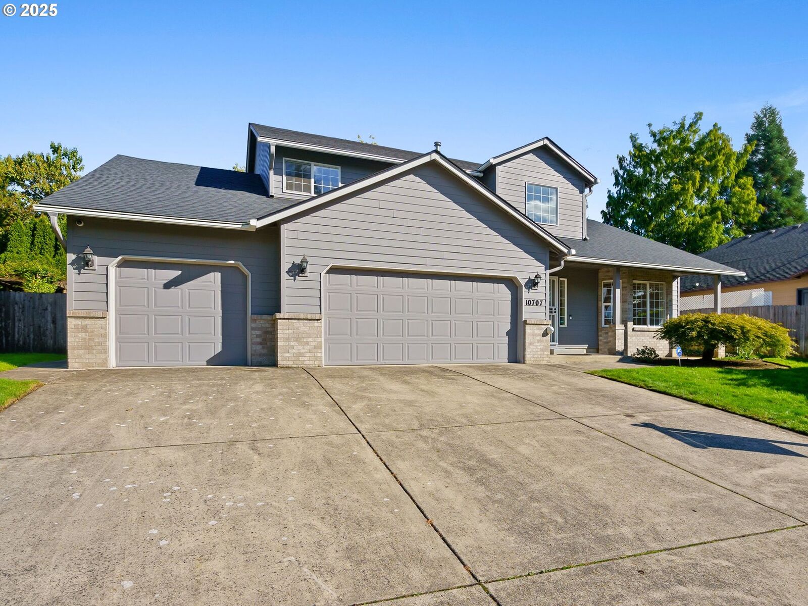 Property Photo:  10707 NW 7th Ave  WA 98685 