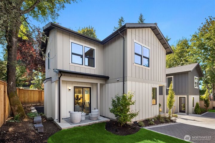 817  18th Avenue W  Kirkland WA 98033 photo