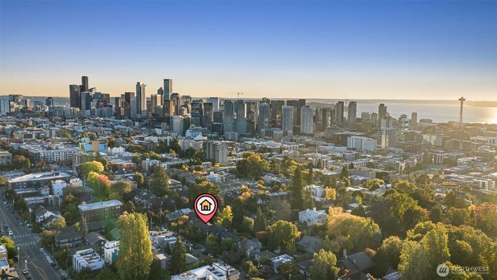 Property Photo: 917 Broadway E WA 98102