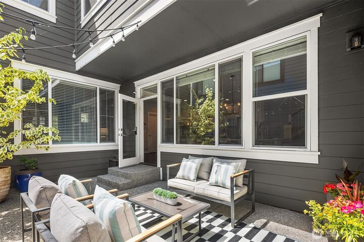 Property Photo: 1136 Pine Crest Circle NE WA 98029