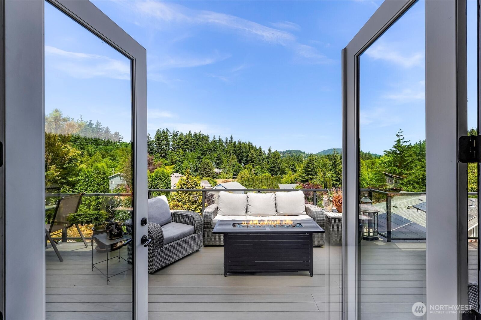 Property Photo:  1301  Broad Street  WA 98229 