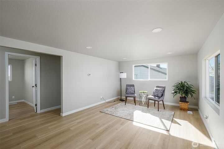 Property Photo:  415 N Earl Road  WA 98837 