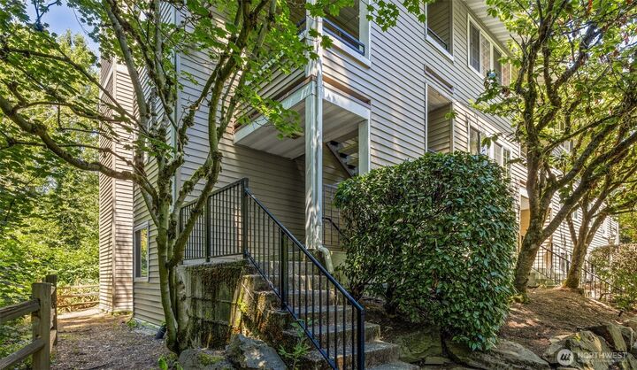 Property Photo:  9822 NE 122nd Street U201  WA 98034 
