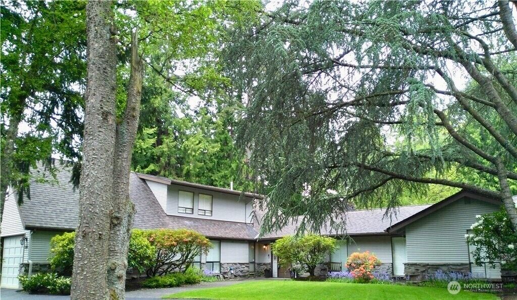 Property Photo:  5305  90th Avenue SE  WA 98040