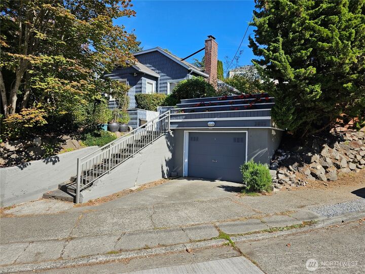2822  Prosch Avenue W  Seattle WA 98119 photo