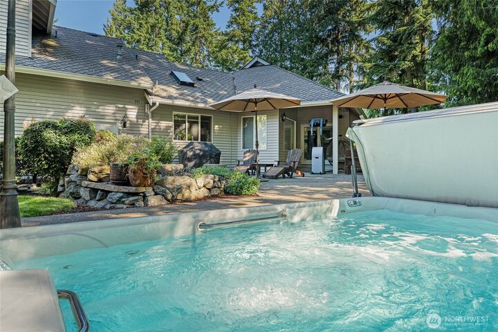 Property Photo: 15618 163rd Avenue NE WA 98072