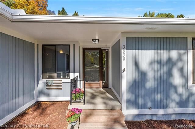 Property Photo: 3830 Pine Orchard Circle MI 48329