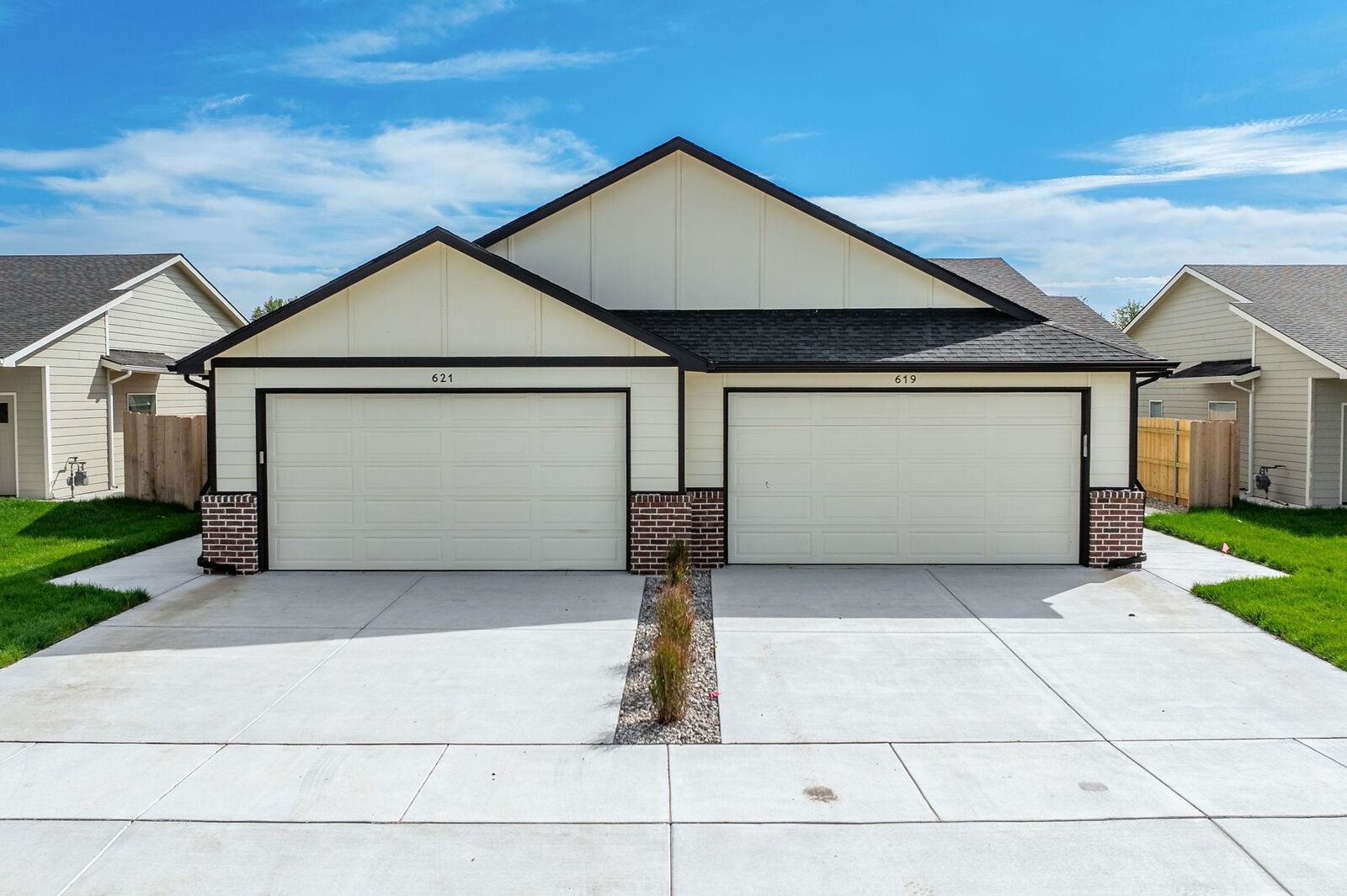 Property Photo:  528 Briarbrook Ln  KS 67147-8955 