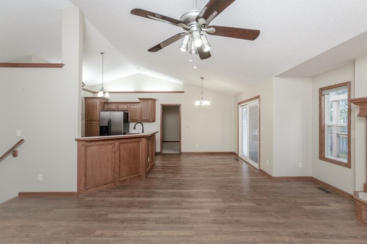 Property Photo: 8618 W Oak Ridge Cir KS 67205