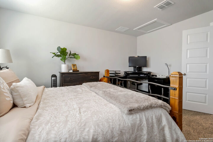 Property Photo: 5702 Pin Point TX 78266