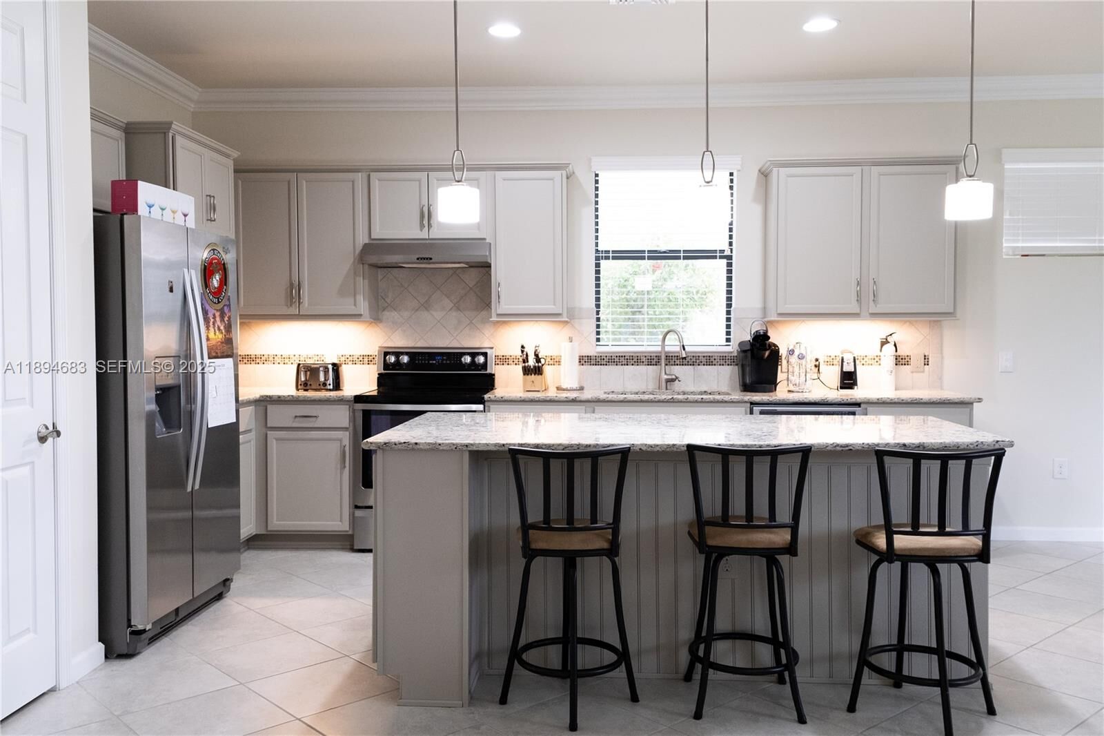 Property Photo: 6268 Victory Dr FL 34142