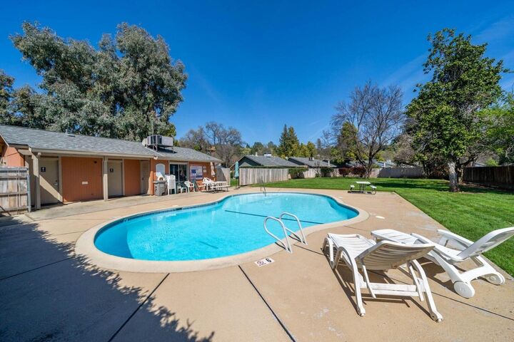 Property Photo: 1836 Del Mar Avenue CA 96003