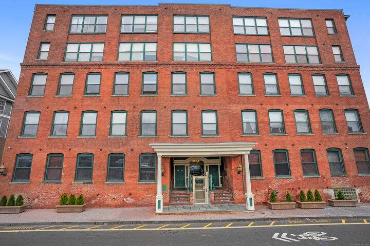 Property Photo: 145 Canal Street 10 CT 06484