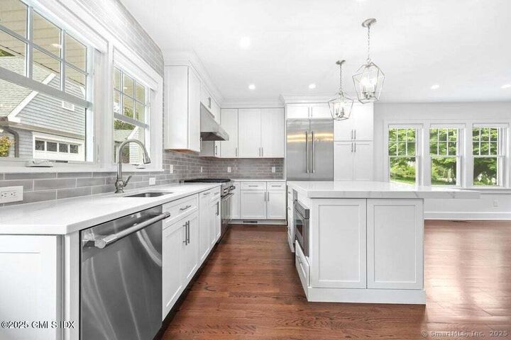 Property Photo:  2 Sound View Terrace  CT 06830 
