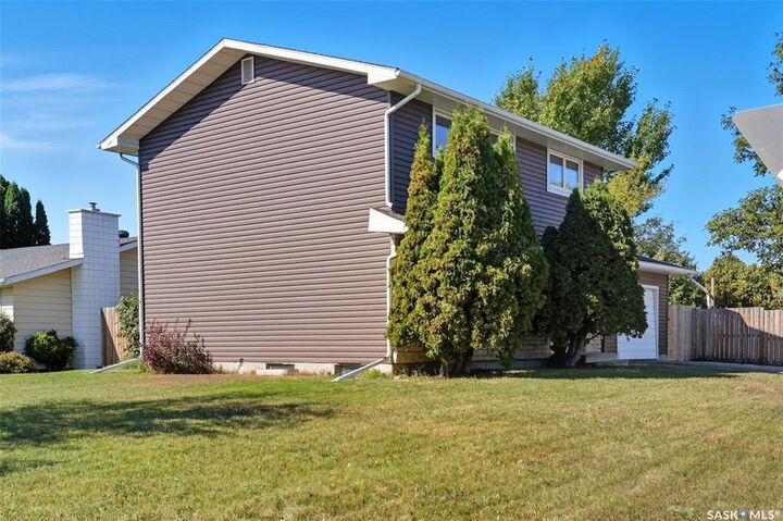 Property Photo: 266 Assiniboine Drive SK S7K 4A2