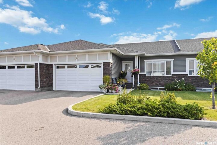 Property Photo: 3210 11th Street W 16 SK S7M 5Y3
