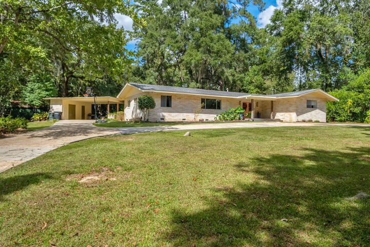 Property Photo: 2214 Thomasville Road FL 32308