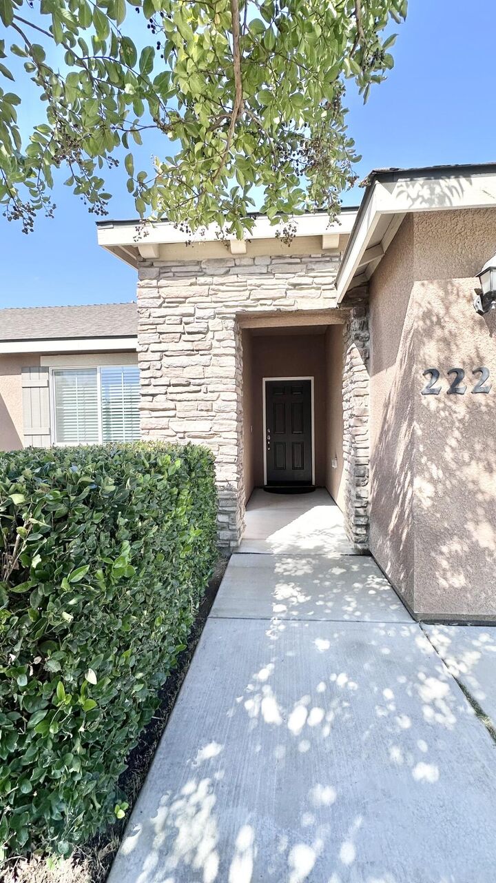 Property Photo:  2228 E Four Creeks Avenue  CA 93292 