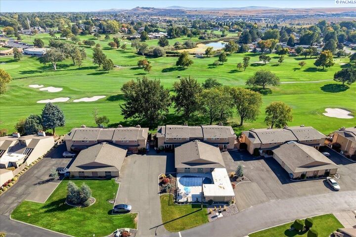 Property Photo: 425 Greenbrook Pl WA 99352