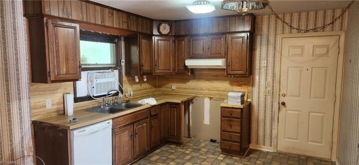 Property Photo: 122 Hill Street NC 28659