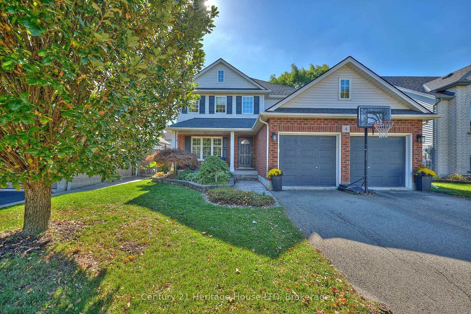 Property Photo:  4 Arlene Street  ON L2S 4C9 