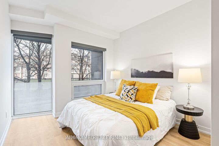 Property Photo: 87 Wood St S Th01 Street S ON M4Y 0E8
