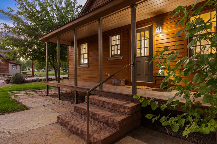 Property Photo: 127 W Main St UT 84763