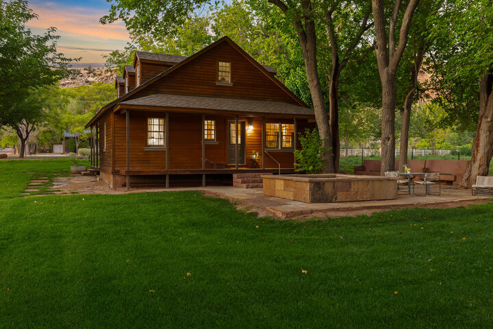 Property Photo: 127 W Main St UT 84763