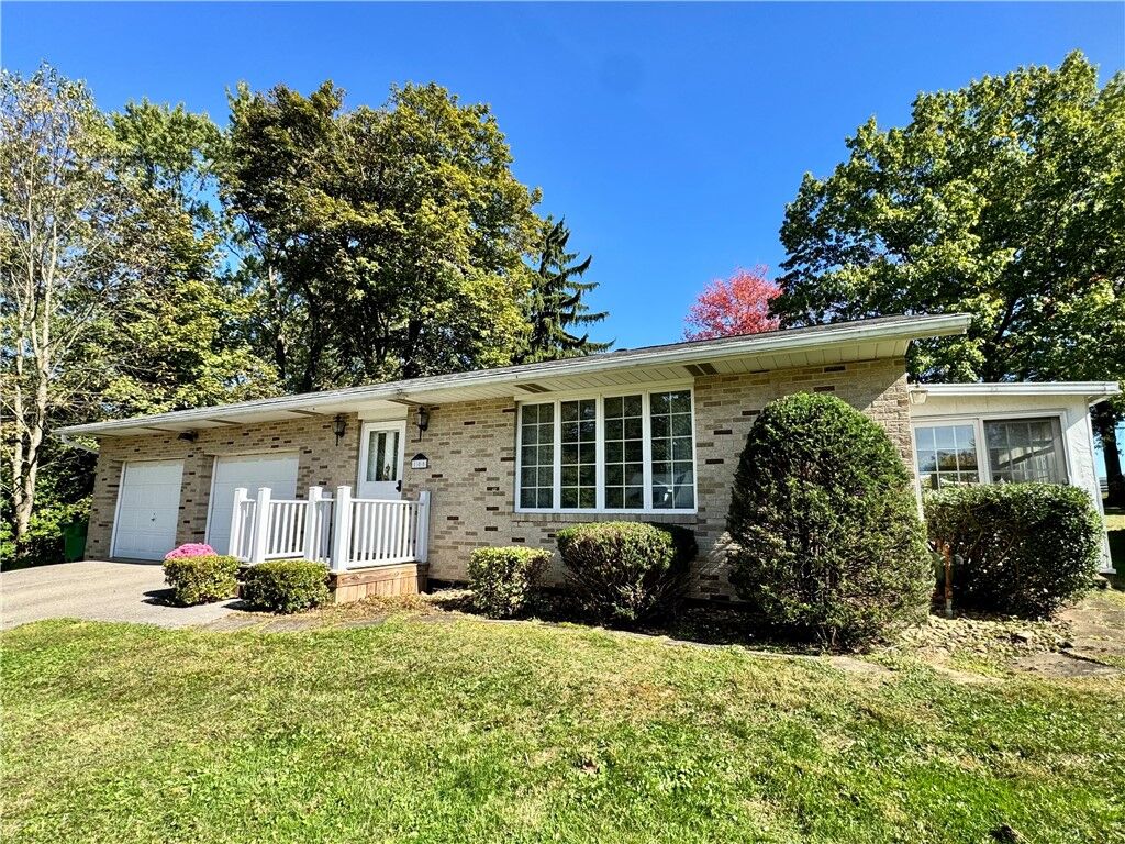 Property Photo: 105 Teakwood Rd PA 16001