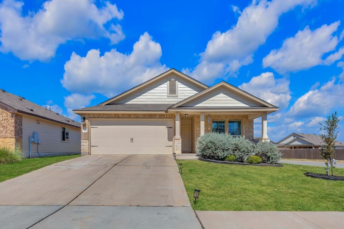 Property Photo: 1704 T H Johnson Drive TX 76574