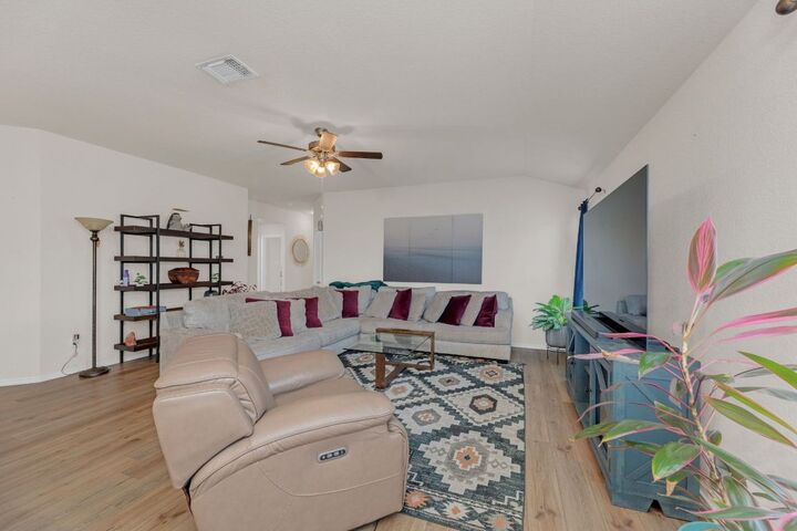 1704 T H Johnson Drive  Taylor TX 76574 photo