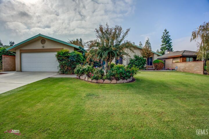 Property Photo:  7009 Quailwood Drive  CA 93309