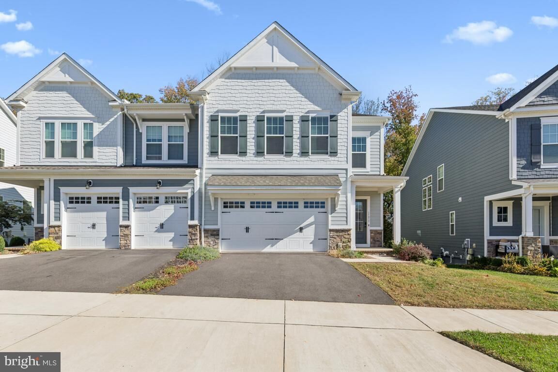 Property Photo:  17815 Woods Overlook Drive  VA 22026 