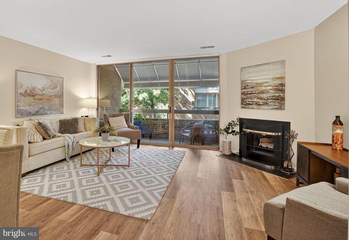 1729 S Hayes Street 2  Arlington VA 22202 photo
