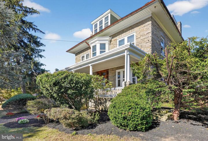 Property Photo: 580 Wigard Avenue PA 19128