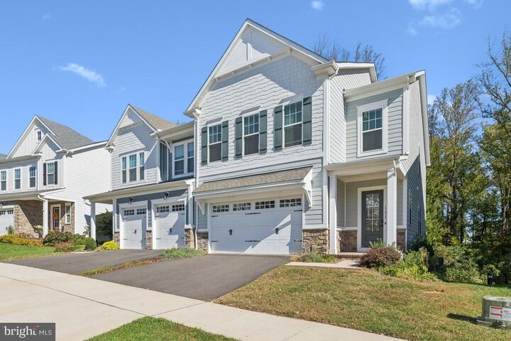 Property Photo: 17815 Woods Overlook Drive VA 22026