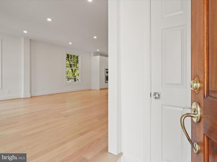 Property Photo: 1125 Kensington Road VA 22101