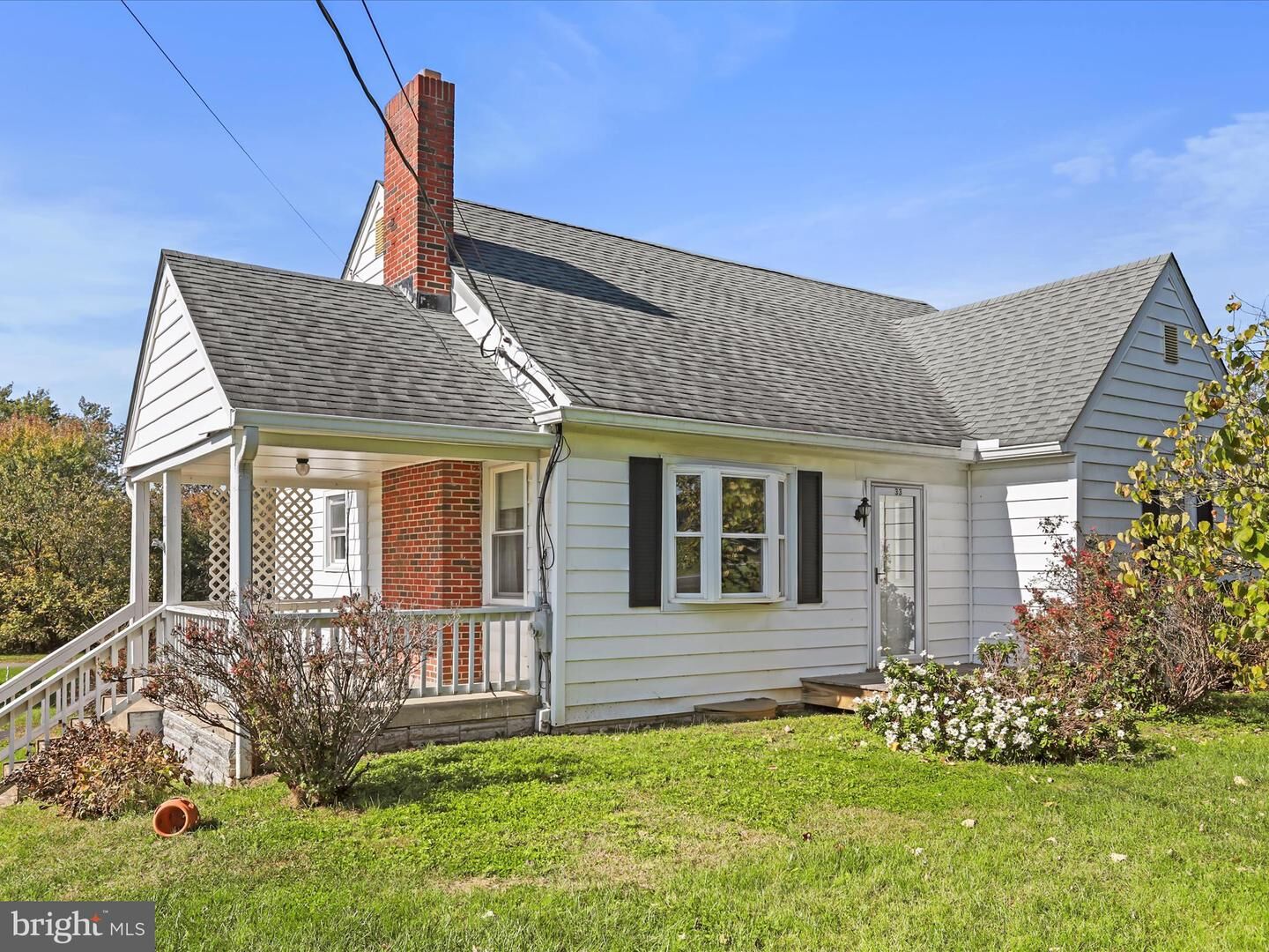 Property Photo:  33 N Berlin Pike  VA 20180