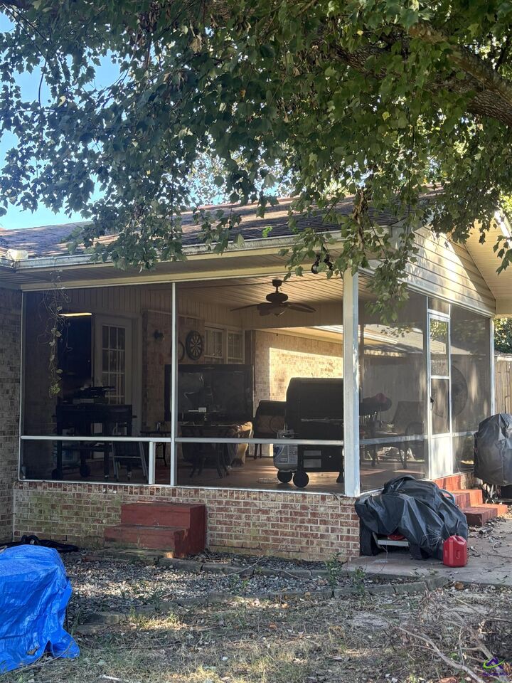 Property Photo:  719 Meadowridge Drive  GA 31093 