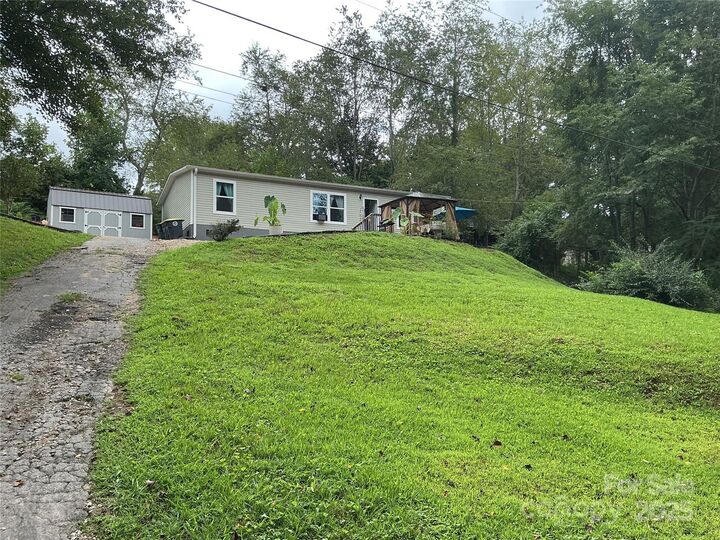 Property Photo: 30 And 32 W Skyland Circle NC 28804