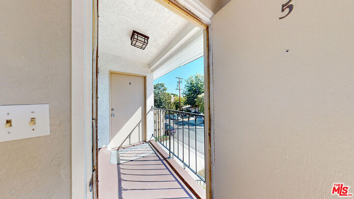 Property Photo: 14007 Milbank St CA 91423
