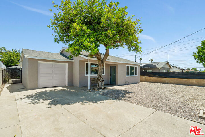 Property Photo: 13032 Glamis St CA 91331