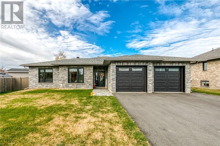 Property Photo: 56 Oak Street ON P0M 1H0