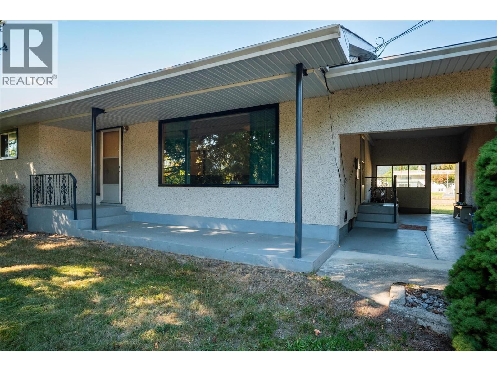 Property Photo: 832 Kootenay Road BC V1N 4K2