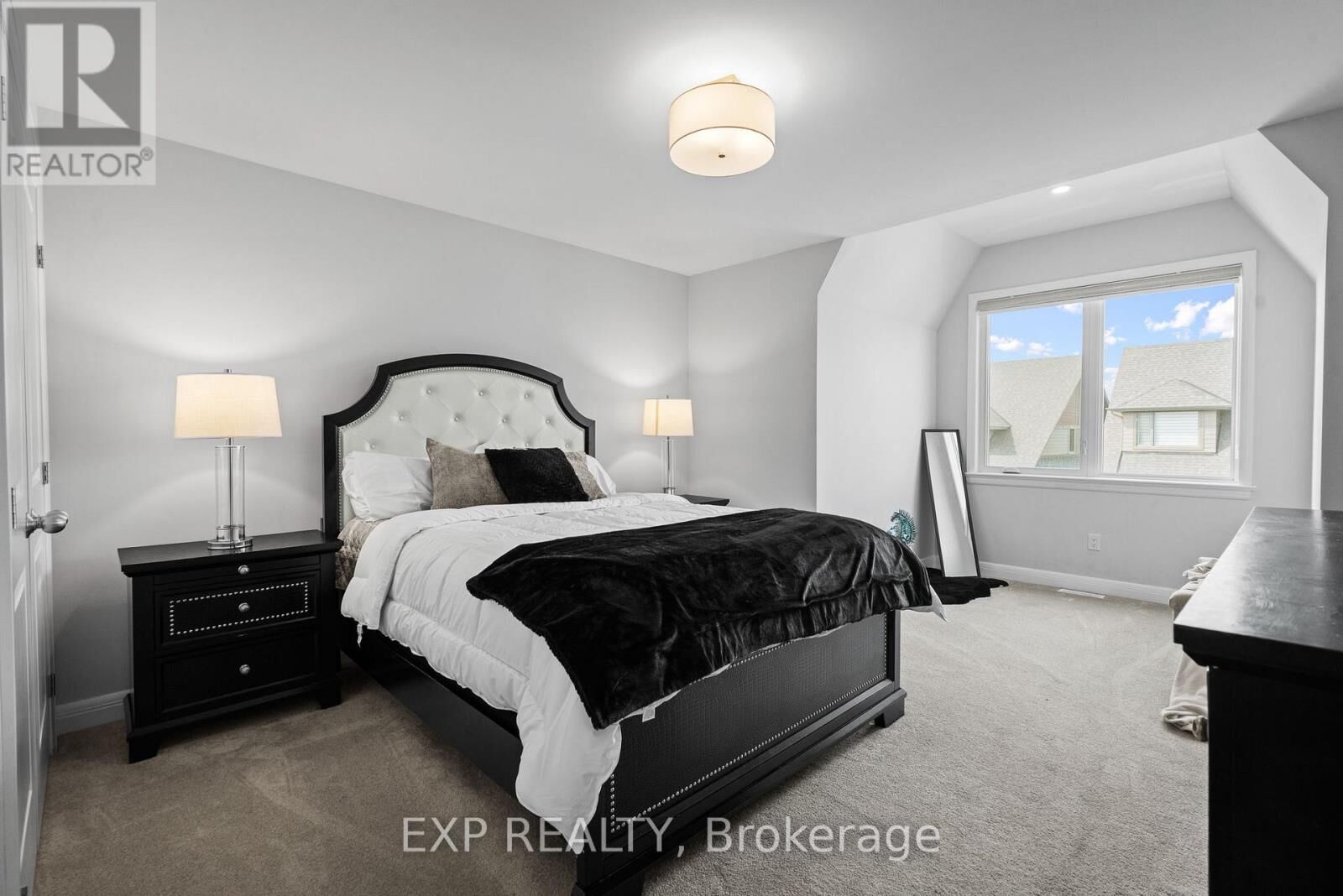 Property Photo: 25 Stanhope Court ON K2J 6S2