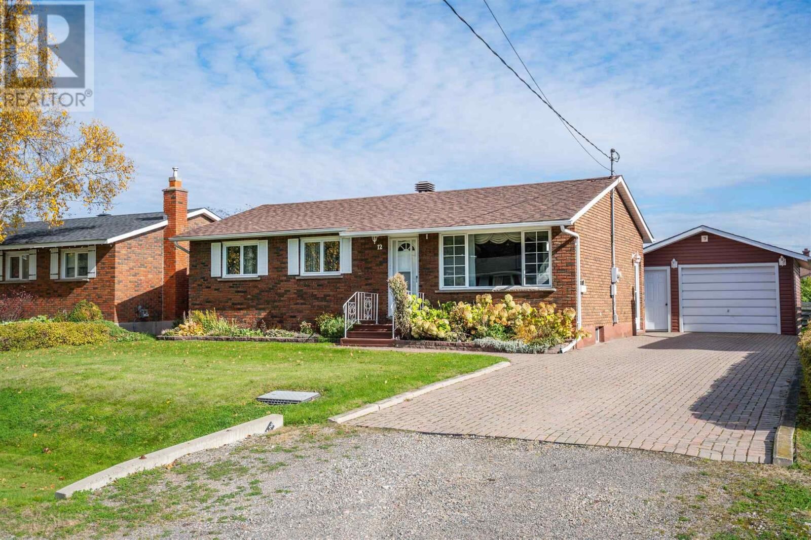 Photo de la propriété: 12 Arbor Dr ON P6C 5L6